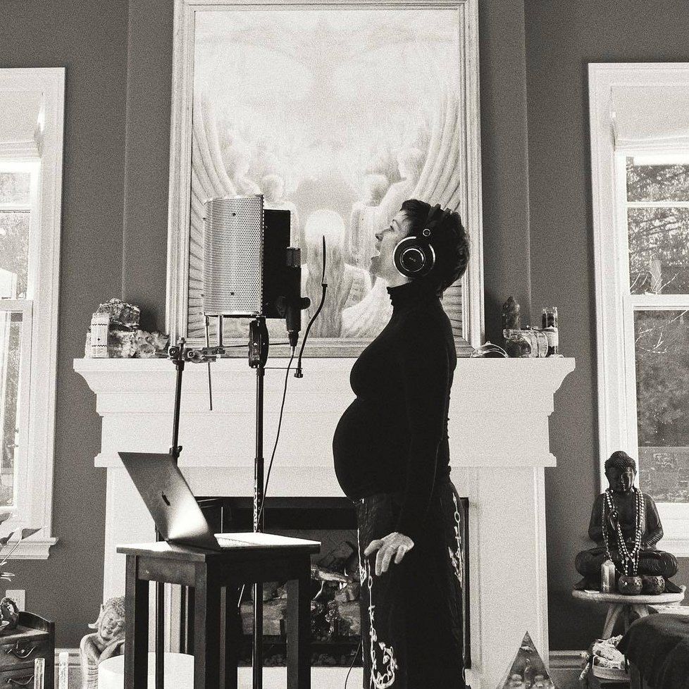 Takhle krásně Alanis Morissette oznámila své těhotenství
