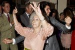 Alba svatbu oslavila vášnivým tancem - flamencem