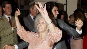 Alba svatbu oslavila vášnivým tancem - flamencem