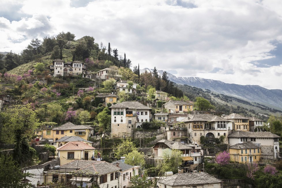 Domy ve vesničce Gjirokastër.