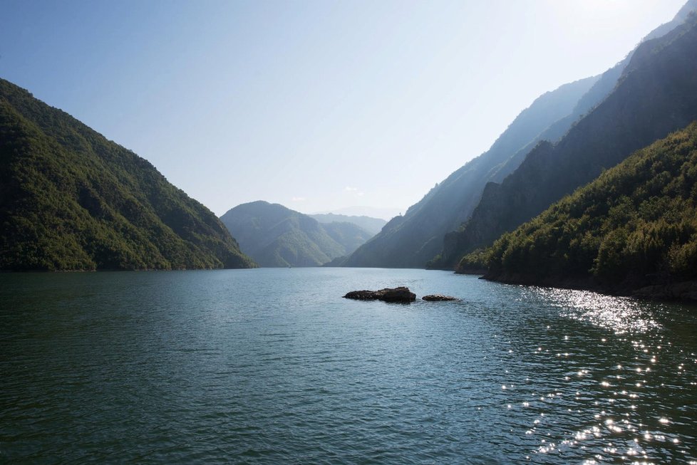 Jezero Komani.