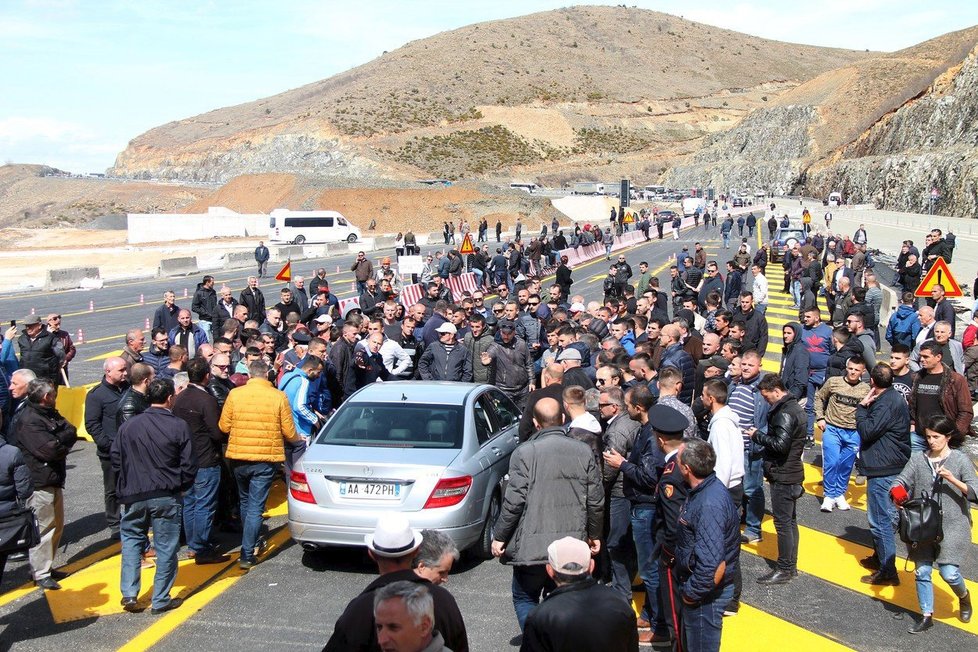 Skupina Albáncům protestovala proti mýtnému na jedné z dálnic
