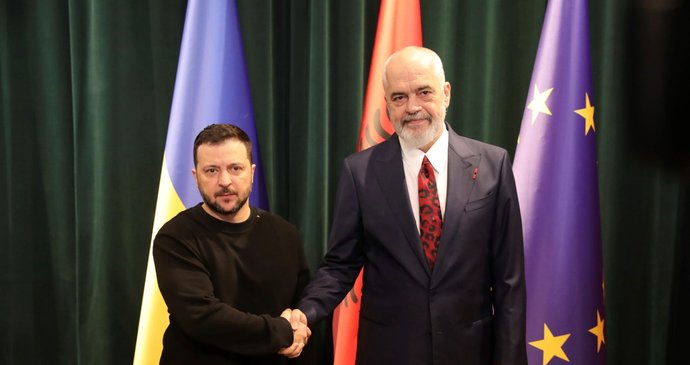 ONLINE: Osm zemí včetně Česka žádá sankce proti Rusku kvůli Navalnému a Zelenskyj v Albánii