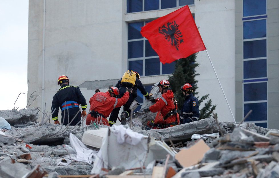 Obětí po zemětřesení v Albánii přibývá, (29. 11. 2019).