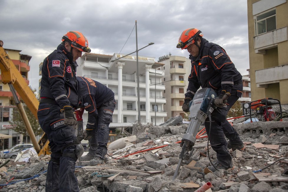 Obětí po zemětřesení v Albánii přibývá, (29. 11. 2019).