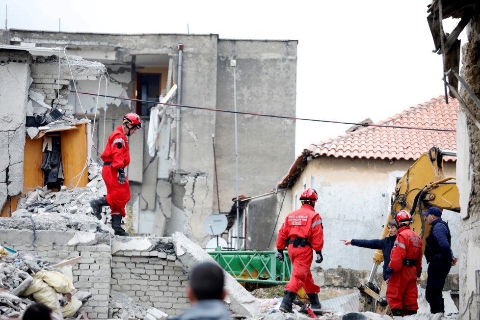Počet obětí zemětřesení v Albánii narůstá.