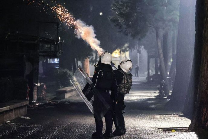 Albánci ztratili trpělivost s vládou Albánci ztratili trpělivost s vládou