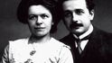 Jeho první ženou byla geniální Mileva Maricová. Fotografie je z roku 1910, z jejich pražského pobytu.