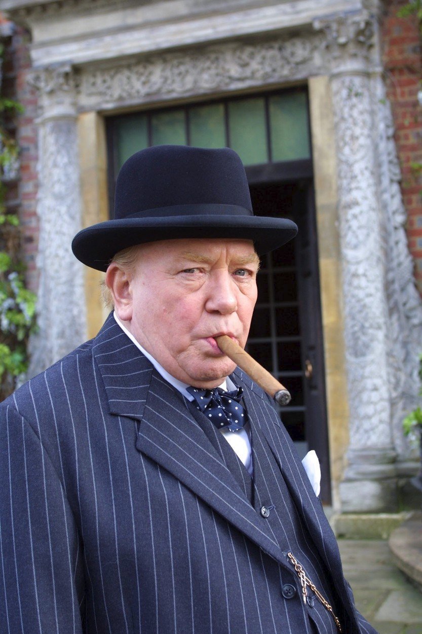 Albert Finney jako Winston Churchill