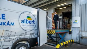 Pomoc lidem z Ukrajiny: Albert daroval jídlo i drogerii za 10 milionů korun