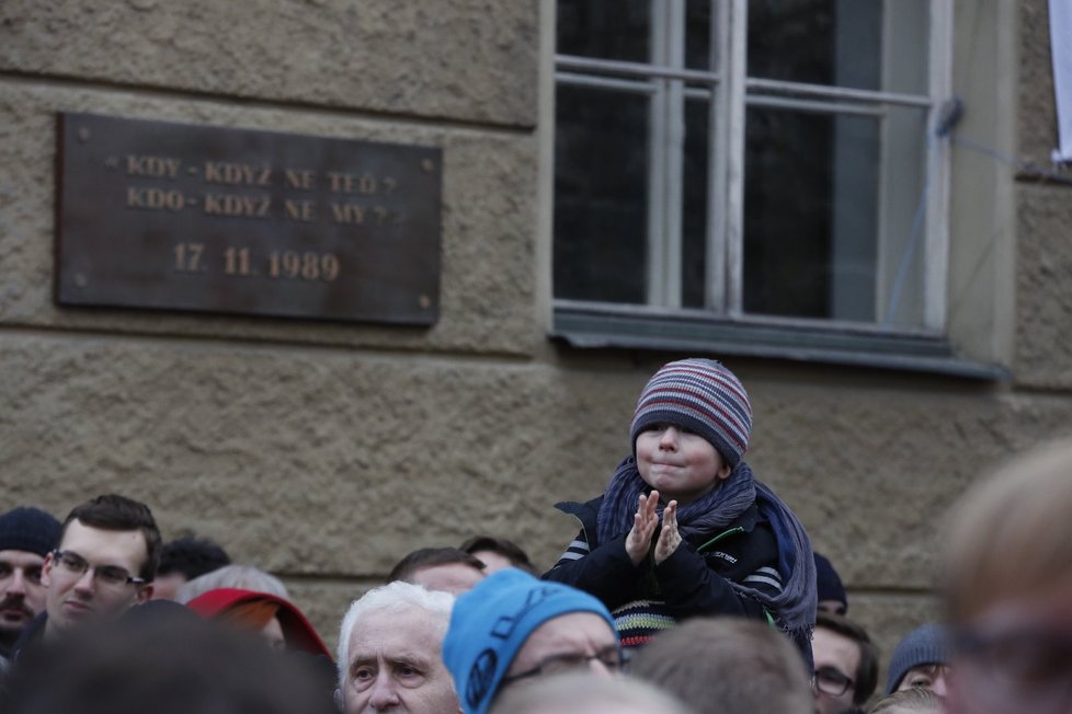 Studentské shromáždění na Albertově 22. listopadu