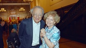 Slavný klavírista Alfred Brendel (vlevo)