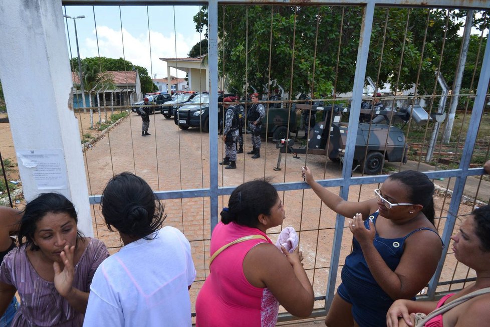 Krvavé střety mezi znepřátelenými gangy v brazilském vězení si vyžádaly 30 obětí.