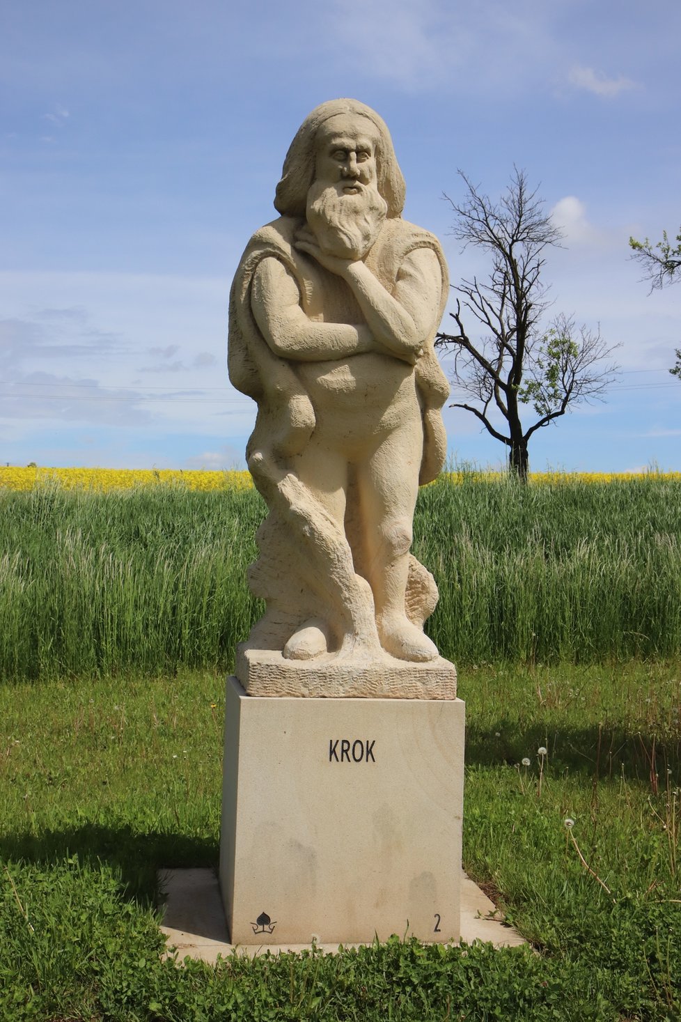 U Bukovanského mlýnu vzniká díky Josefu Kouřilovi (66) Alej českých panovníků. Zatím je hotových 19 ze 78 soch.