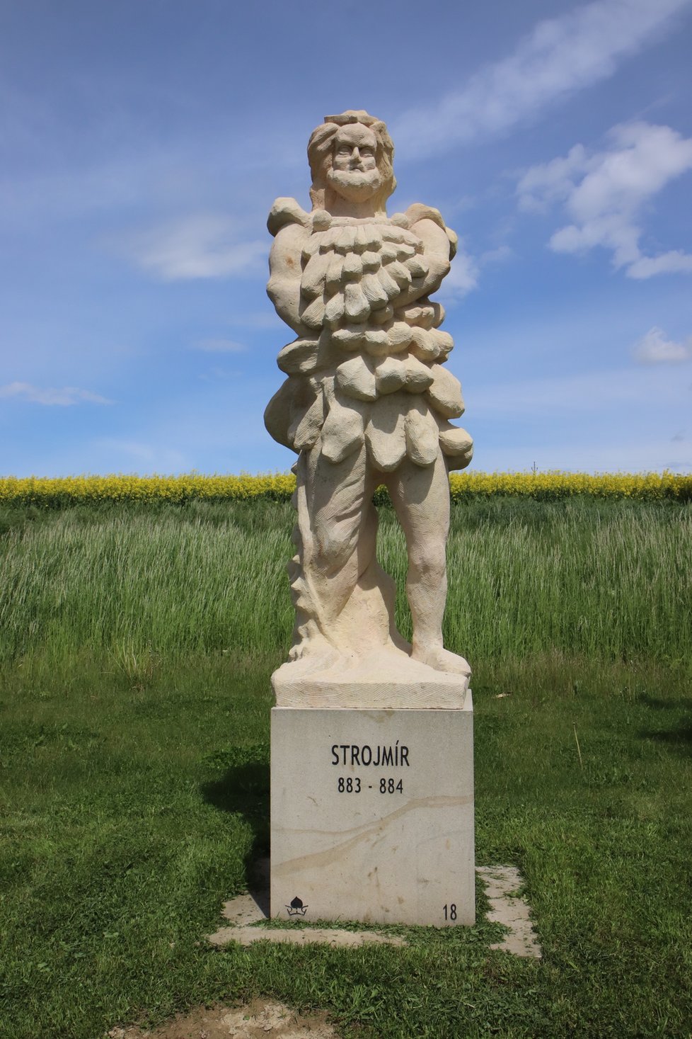 Socha zřejmě nejméně známé postavy českých dějin, Strojmíra.