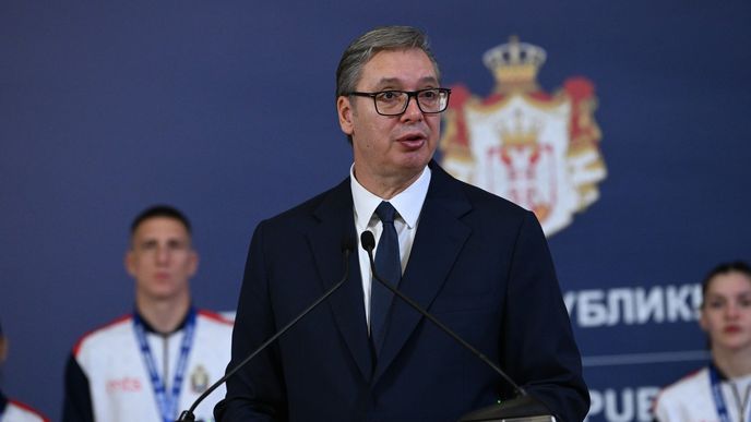 Srbský prezident Aleksandar Vučić v neděli rezignoval na svou funkci. Srbský prezident Aleksandar Vučić v neděli rezignoval na svou funkci.