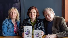 Alena Mornštajnová (uprostřed) s Helenou Dvořákovou a Janem Vlasákem.