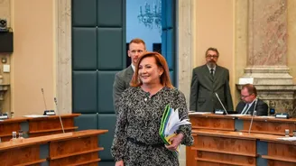 Rozpočtový schodek výrazně stoupne. Vláda sáhne k účetnímu triku a využije výjimku pro obranu Rozpočtový schodek výrazně stoupne. Vláda sáhne k účetnímu triku a využije výjimku pro obranu