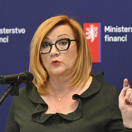 Cenový fičák se už nezadržitelně blíží. Alena Schillerová naposledy vyhlásila regulované ceny nafty Cenový fičák se už nezadržitelně blíží. Alena Schillerová naposledy vyhlásila regulované ceny nafty
