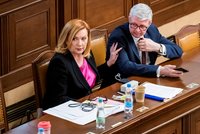 "Deficit se nezvýší ani o korunu," tvrdí Schillerová. Sněmovna schválila novelu o rozpočtech