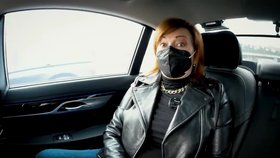 Schillerová v autě bez připoutání: Přiznala chybu za pás. Jela kontrolovat ceny respirátorů.