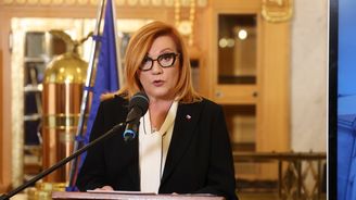 Kouzelnice s čísly Schillerová: Předvolební „boj“ o rozpočet skončil fraškou v podání Motoristů a SPD Kouzelnice s čísly Schillerová: Předvolební „boj“ o rozpočet skončil fraškou v podání Motoristů a SPD