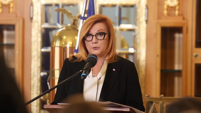 Ministryně financí Alena Schillerová (ANO) na tiskovce k návratu EET v Obecním domě Ministryně financí Alena Schillerová (ANO) na tiskovce k návratu EET v Obecním domě