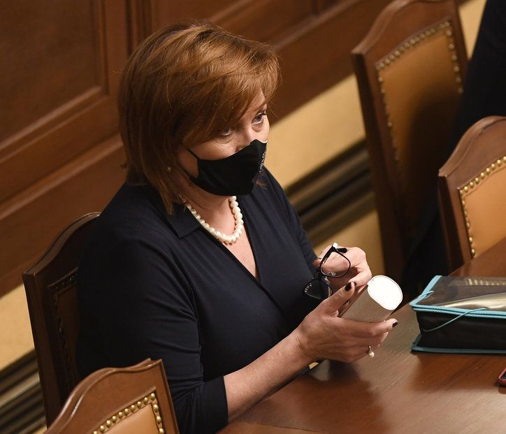 Ministryně financí Alena Schillerová během jednání Sněmovny (27.10.2020)