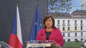 Místopředsedkyně vlády a ministryně financí Alena Schillerová na tiskové konferenci po jednání vlády (17. 6. 2019)