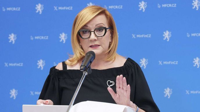 Podle Schillerové návrh rozpočtu po Zbyňku Stanjurovi „nesedí“ v příjmech ani výdajích. Podle Schillerové návrh rozpočtu po Zbyňku Stanjurovi „nesedí“ v příjmech ani výdajích.