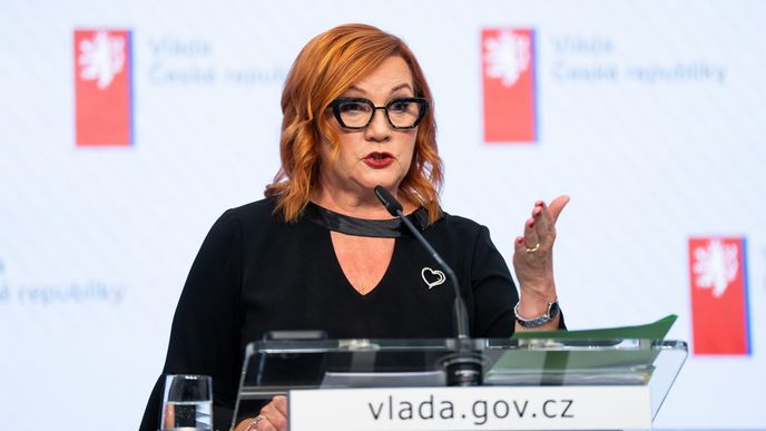 Alena Schillerová na tiskové konferenci. Alena Schillerová na tiskové konferenci.