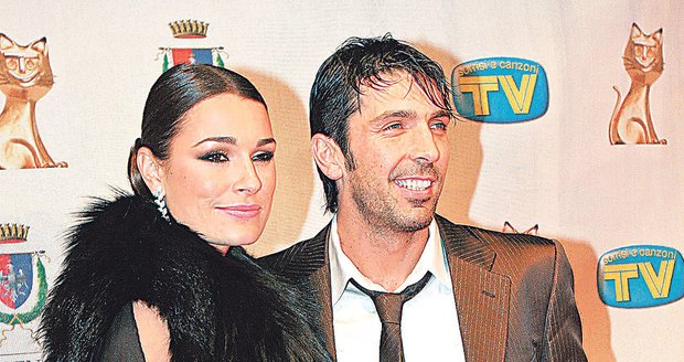 Manželé Gianluigi Buffon a Alena Šeredová