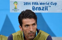 Nevěrník Buffon u papeže: Otče, smyjte moje hříchy!