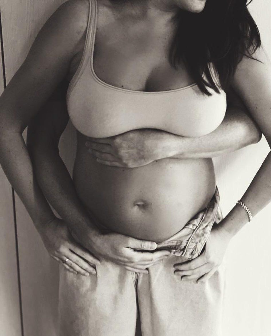 Touto fotografií oznámila Alena Šeredová těhotenství.