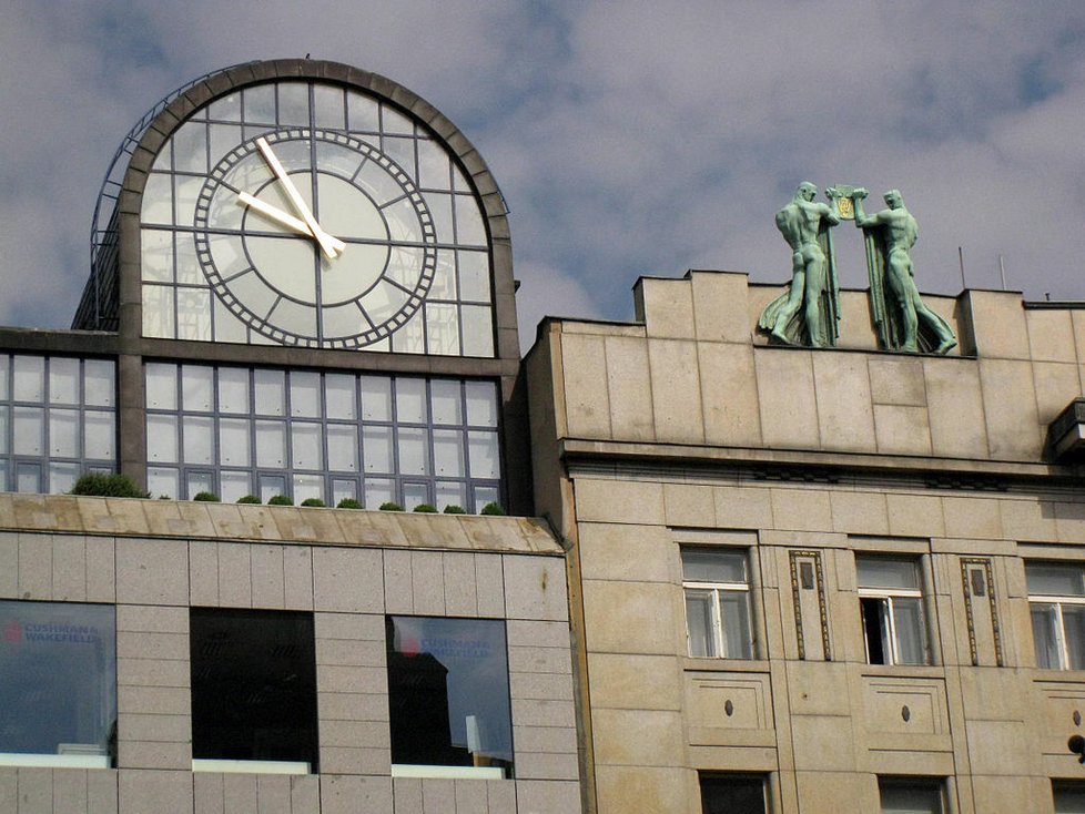 Administrativní budova ČKD, neboli také dům na Můstku je dílem Aleny Šrámkové a jejího manžela. V tehdejším Československu reprezentoval jako první postmodernismus