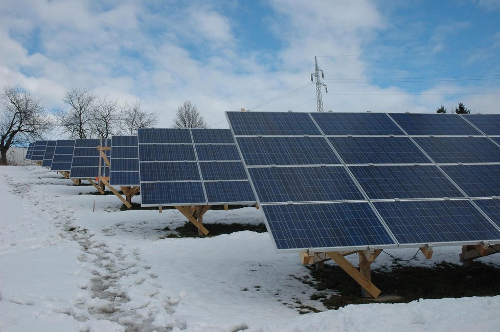 Na besedách lidé řešili solární elektrárny a hledali viníky.