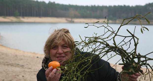 Alena Vykulilová na fotografii od svého kolegy a přítele, též vynikajícího fotografa Františka Dostála.