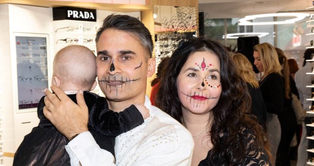 Halloween v optice: Radek Banga s manželkou a dcerou Halloween v optice: Radek Banga s manželkou a dcerou