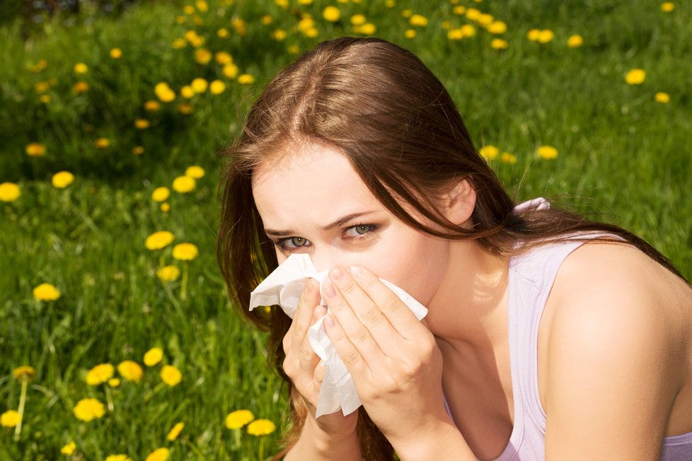 Každý desátý je alergik, přibývá astmatu u dětí. Expert: Zhoršují to auta i hygiena.