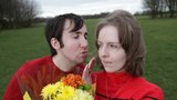 Smutný Valentýn: Žena (24) je alergická na polibky svého snoubence