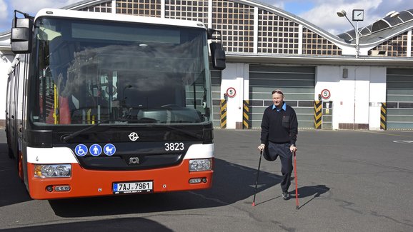 Beznohý řidič autobusu Aleš Eger: Tragédie? Ne, byl to dar!