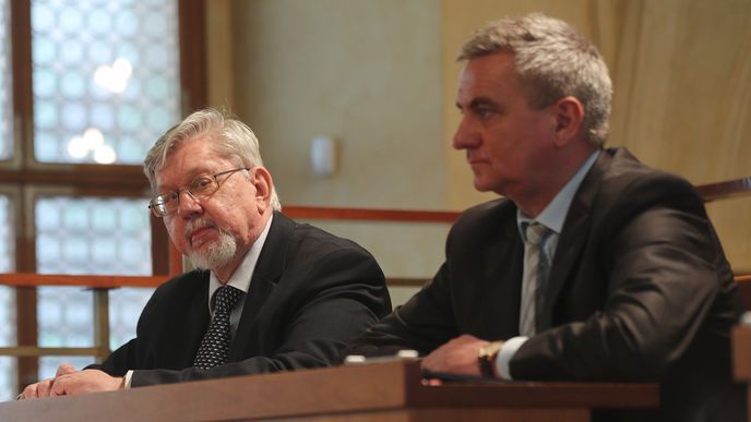 Aleš Gerloch s prezidentovým kancléřem Vratislavem Mynářem v Senátu