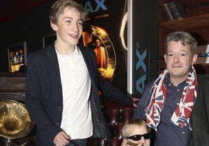 Aleš Háma na premiéře filmu Kingsman, kam dorazil se svými syny