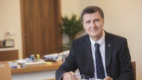 Ředitel IKEM Aleš Herman rezignoval.