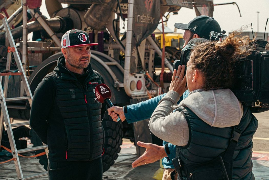 Český závodník Aleš Loprais neměl šanci italského fotografa vidět