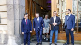 Guvernér ČNB Aleš Michl přivítal v bance premiéra Fialu