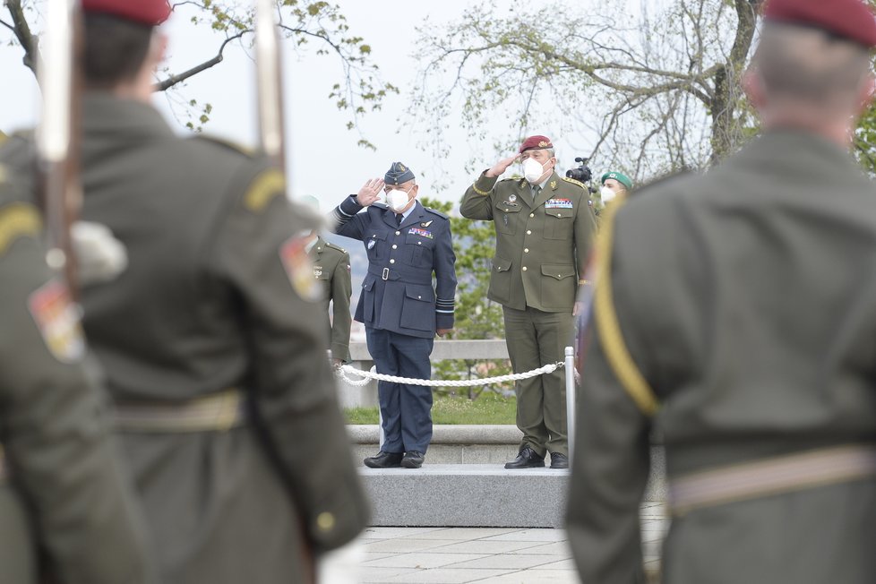 Náčelník generálního štábu Aleš Opata přivítal předsedu Vojenského výboru NATO Stuarta Peache (4.5.2021)