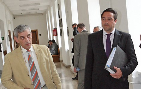 Aleš Trpišovský (vpravo) včera u soudu.