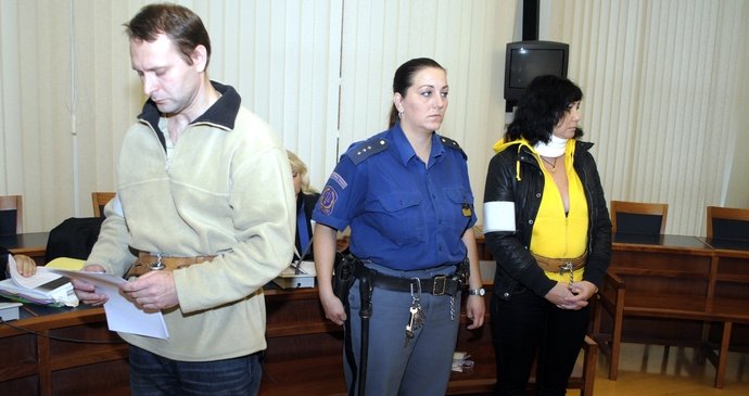 Exmanželé Radka a Filip jsou obviněni z vraždy starosty Vytopila