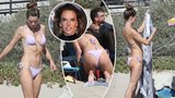 Oslavenkyně Alessandra Ambrosiová (41) předvedla křivky v bikinách: Ta snad nestárne!